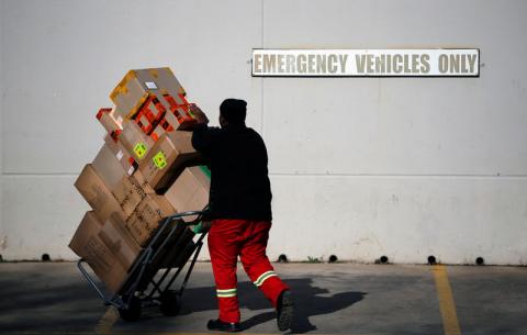 A worker delivers boxes to Southgate shopping mall, south of Johannesburg, South Africa, June 6, 2018. PHOTO BY REUTERS/Siphiwe Sibeko