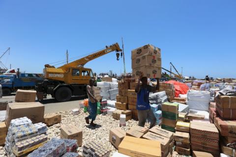 Workers go about their daily activities at the Port of Bosaso in Somalia's Puntland, April 19, 2015. PHOTO BY REUTERS/Feisal Omar