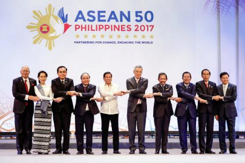 Association of Southeast Asian Nations (ASEAN) leaders link arms during the opening ceremony of the 30th ASEAN Summit in Manila, Philippines April 29, 2017. PHOTO BY REUTERS/Mark Crisanto