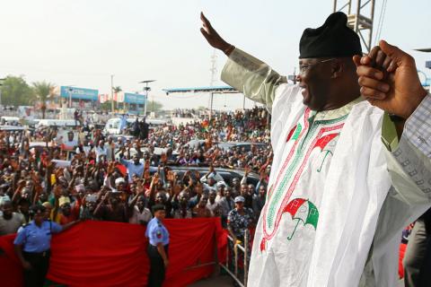 Nigeria's main opposition party presidential candidate Atiku Abubakar greets his supporters during a campaign rally in Lafia, Nigeria, January 10, 2019. PHOTO BY REUTERS/Afolabi Sotunde