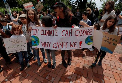 Young Environmental activists hold banners as they demonstrate calling for action on climate change during the "Fridays for Future" school strike, in Istanbul, Turkey, May 24, 2019. PHOTO BY REUTERS/Murad Sezer