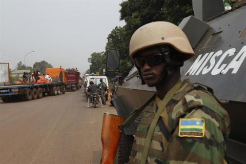 African peace keeping soldiers escort a humanitarian convoy in Bangui, February 15, 2014. France said on Friday it plans to send another 400 troops to help combat a crisis in the Central African Republic