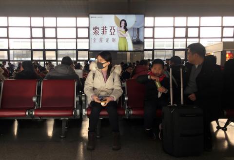 A woman wearing a mask is seen at a waiting area for a train to Wuhan at the Beijing West Railway Station, ahead of Chinese Lunar New Year, in Beijing, China, January 20, 2020. PHOTO BY REUTERS/Stringer