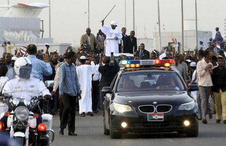 Sudanese President Omar al-Bashir (C) waves to his supporters at the airport in the capital Khartoum, June 15, 2015, on arrival after attending an African Union conference in Johannesburg South Africa. PHOTO BY REUTERS/Mohamed Nureldin Abdallah