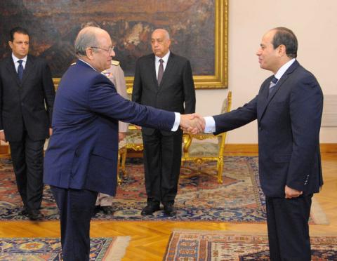 Egyptian President Abdel Fattah al-Sisi shakes hands with the Chief Justice of the Council of State judge Ahmed Abo al-Azm at the Ittihadiya presidential palace in Cairo, Egypt, July 20, 2017 in this handout picture courtesy of the Egyptian Presidency. PHOTO BY REUTERS/The Egyptian Presidency