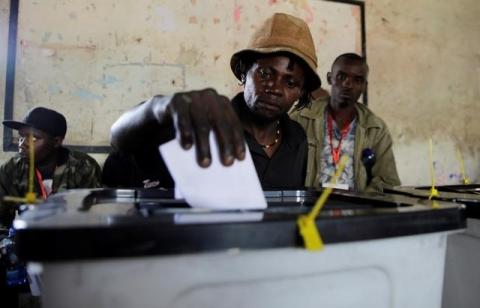 A man casts his ballot during, the Jubilee Party primary elections, inside a polling centre in Nairobi, Kenya, April 26, 2017. PHOTO BY REUTERS/Thomas Mukoya