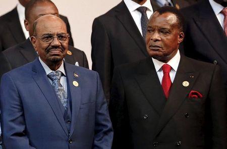 President of the Republic of the Congo Denis Sassou Nguesso (R) looks on next to Sudan's President Omar al-Bashir as they pose for photographers ahead of the African Union summit in Johannesburg, June 14, 2015. PHOTO BY REUTERS/Siphiwe Sibeko