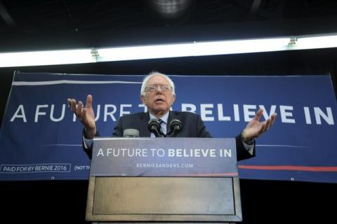 U.S. Democratic presidential candidate Bernie Sanders speaks at a campaign rally in Manchester, Iowa, January 30, 2016. PHOTO BY REUTERS/Mark Kauzlarich