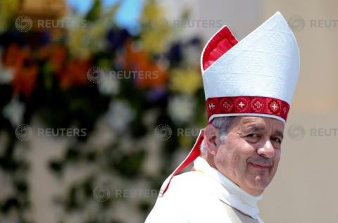 Bishop Juan Barros looks on as Pope Francis leaves at the end of a mass at the Lobito beach in Iquique, Chile, January 18, 2018. PHOTO BY REUTERS/Alessandro Bianchi