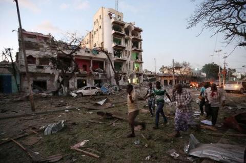 Civilians evacuate from the scene of a suicide car bombing outside Hotel Ambassador on Maka Al Mukaram Road in Somalia's capital Mogadishu, June 1, 2016. PHOTO BY REUTERS/Feisal Omar