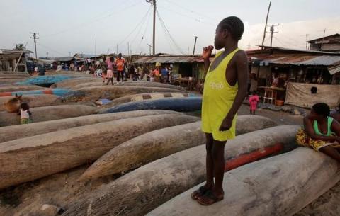 Boats are seen at the beach in the township of West Point, in Monrovia, Liberia, October 18, 2017. PHOTO BY REUTERS/Thierry Gouegnon