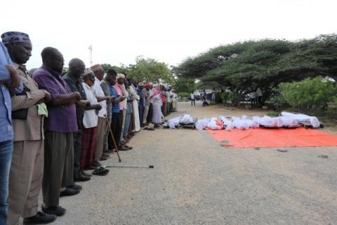 Relatives prepare to pray near the wrapped bodies of people killed in an attack by Somali forces and supported by U.S. troops before their burial, in Mogadishu, Somalia, August 31, 2017. PHOTO BY REUTERS/Feisal Omar