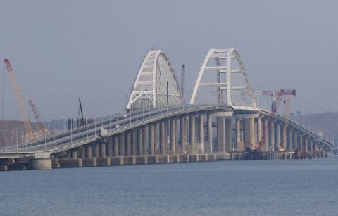 Cars drive along a bridge, which was constructed to connect the Russian mainland with the Crimean Peninsula across the Kerch Strait, May 16, 2018. PHOTO BY REUTERS/Pavel Rebrov