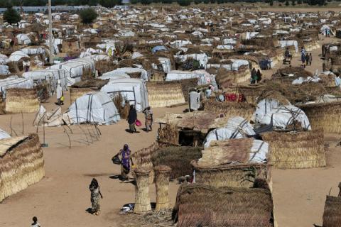 People walk inside the Muna Internally displace people camp in Maiduguri, Nigeria, December 1, 2016. PHOTO BY REUTERS/Afolabi Sotunde