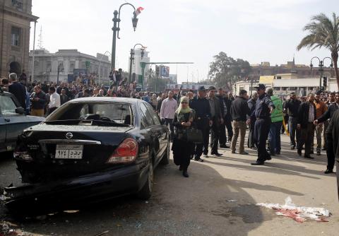 Security officials inspect the scene of a car bomb blast in front of The High Court in downtown Cairo, March 2, 2015. PHOTO BY REUTERS/Amr Abdallah Dalsh