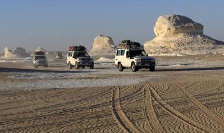 Four-wheel drive cars cross the sand dunes in the Egyptian western desert and the Bahariya Oasis, southwest of Cairo in picture taken May 15, 2015. PHOTO BY REUTERS/Amr Abdallah Dalsh