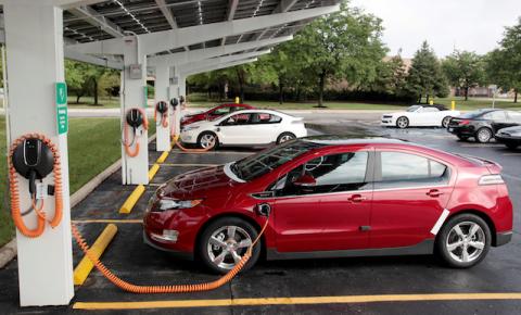 Chevrolet Volt electric vehicles are parked at solar-powered electric charging stations designed by Sunlogics in the parking lot of General Motors Co's assembly plant in Hamtramck, Michigan, August 9, 2011. PHOTO BY REUTERS/Rebecca Cook