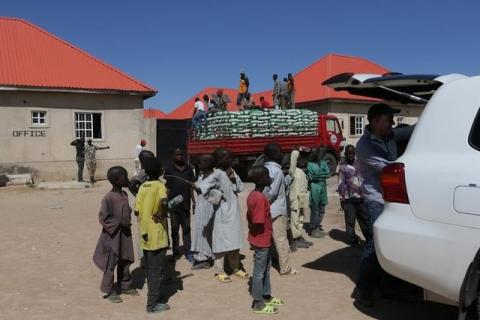 Children gather next to a truck after a food truck arrives at Bakkasi Internally displaced peoples camp Maiduguri, Nigeria, November 30, 2016. PHOTO BY REUTERS/Afolabi Sotunde