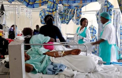 Medical practitioners attend to cholera patients inside a special ward at the Kenyatta National Hospital in Nairobi, Kenya, July 19, 2017. PHOTO BY REUTERS/Thomas Mukoya