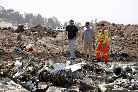 Israeli Moshe Briton (L) who's brother Daniel Reem, and Ilan Matsliah (C), who's brother Avi were on board of the flight ET 302, are accompanied by a volunteer of Israeli rescue and recovery organisation ZAKA as they search for remains of Ethiopian Airlines Flight ET 302 plane crash victims at the scene of a plane crash, near the town of Bishoftu, southeast of Addis Ababa, Ethiopia March 12, 2019. PHOTO BY REUTERS/Baz Ratner