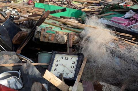 Debris are seen after the tsunami damage at Sunda strait at Kunjir village in South Lampung, Indonesia, December 28, 2018. PHOTO BY REUTERS/Antara Foto/Ardiansyah 