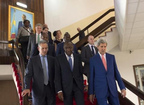 Prime Minister of the Democratic Republic of Congo (DRC) Augustin Matata Ponyo (C) walks with U.S. Secretary of State John Kerry and Russ Feingold (L), U.S. Special Envoy for the Great Lakes Region of Africa and the Democratic Republic of Congo, after meetings at the Palais de la Nation in Kinshasa