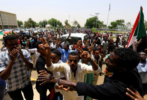 Sudanese people carry their national flag and chant slogans as they celebrate the signing of a constitutional declaration between Deputy Head of Sudanese Transitional Military Council, Mohamed Hamdan Dagalo and Sudan's opposition alliance coalition's leader Ahmad al-Rabiah, outside the Friendship Hall, in Khartoum, Sudan, August 4, 2019. PHOTO BY REUTERS/Mohamed Nureldin Abdallah