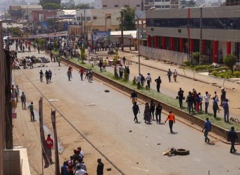 Anti-government demonstrators block a road in Bamenda, Cameroon, December 8, 2016. PHOTO BY REUTERS/Stringer