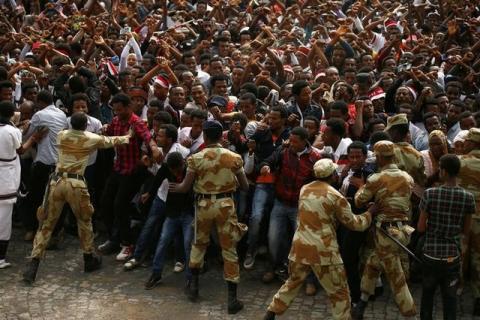 Demonstrators chant slogans while flashing the Oromo protest gesture during Irreecha, the thanksgiving festival of the Oromo people, in Bishoftu town, Oromiya region, Ethiopia, October 2, 2016. PHOTO BY REUTERS/Tiksa Negeri