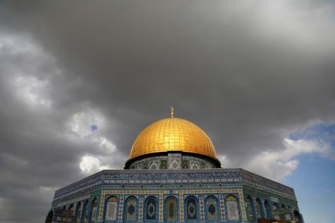 Clouds gather over the Dome of the Rock, located on the compound known to Muslims as Noble Sanctuary and Jews as Temple Mount, in Jerusalem's Old City, November 6, 2017. PHOTO BY REUTERS/Ammar Awad