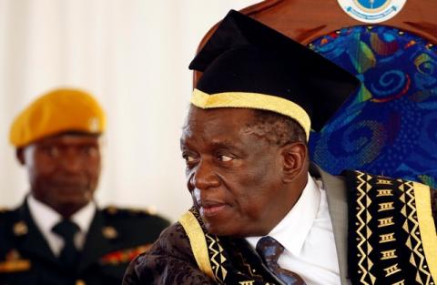 Zimbabwean President Emmerson Mnangagwa officiates at a university graduation ceremony in Chinhoyi, near Harare, Zimbabwe, December 1, 2017. PHOTO BY REUTERS/Philimon Bulawayo