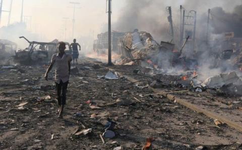 Civilians evacuate from the scene an explosion in KM4 street in the Hodan district in Mogadishu, Somalia, October 14, 2017. PHOTO BY REUTERS/Feisal Omar