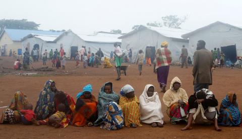 Congolese families, who fled from Democratic Republic of Congo by fleeing on a boat across Lake Albert, sit in a queue at United Nations High Commission for Refugees' (UNHCR) Kyangwali refugee settlement camp, Uganda, March 19, 2018. PHOTO BY REUTERS/James Akena