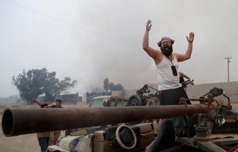 A fighter loyal to Libya's U.N.-backed government (GNA) gestures during clashes with forces loyal to Khalifa Haftar on the outskirts of Tripoli, Libya, May 25, 2019. PHOTO BY REUTERS/Goran Tomasevic