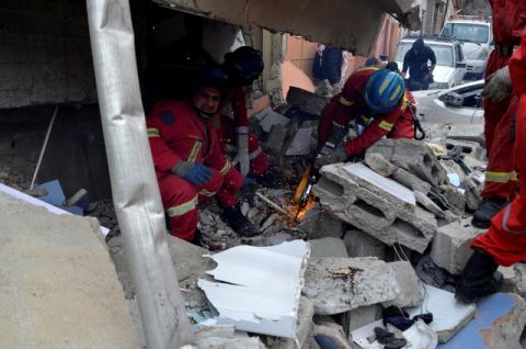 Firefighters search for the bodies of civilians who were killed after an air strike against Islamic State triggered a massive explosion in Mosul, Iraq, March 22, 2017. PHOTO BY REUTERS/Stringer