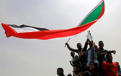 Sudanese shout slogans during a demonstration demanding the ruling military hand over to civilians in Khartoum, Sudan, June 30, 2019. PHOTO BY REUTERS/Umit Bektas