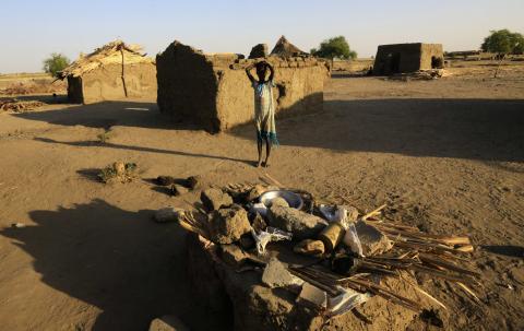 A South Sudanese girl, living in north, stands near a shelter in al-Ghanaa village in the Jableen locality in Sudan's White Nile State, as refugees arrive from the South Sudanese war zones of Malakal and al-Rank via the Joda border