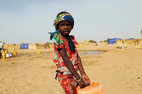 A girl pulls a container of water at the Boudouri site for displaced persons outside the town of Diffa in southeastern Niger, June 21, 2016. PHOTO BY REUTERS/Luc Gnago