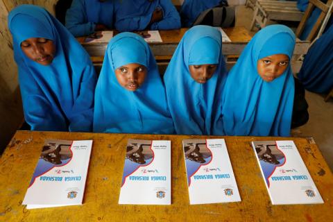 Primary school students use new textbooks during class at school that uses a new unified Somali curriculum, at Banadir zone school in Mogadishu, Somalia, September 22, 2019. PHOTO BY REUTERS/Feisal Omar