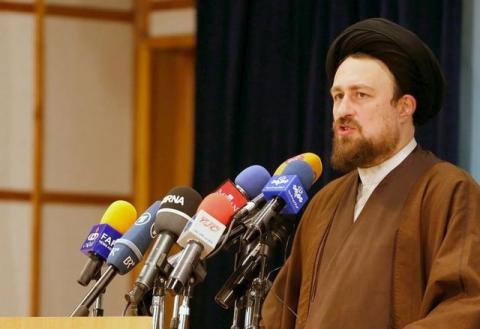 Hassan Khomeini, 43, a grandson of Iran's Ayatollah Ruhollah Khomeini, talks to journalists after he registered for February's election of the Assembly of Experts, the clerical body that chooses the supreme leader, at Interior Ministry in Tehran, December 18, 2015. PHOTO BY REUTERS/TIMA