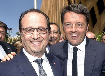 Italian Prime Minister Matteo Renzi (R) smiles as he arrives with French President Francois Hollande to visit the French pavilion at the Expo 2015 global fair in Milan, northern Italy, June 21, 2015. PHOTO BY REUTERS/Flavio Lo Scalzo