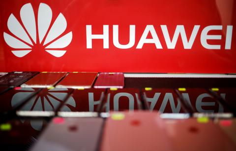 The logo of Huawei is pictured at a mobile phone shop in Singapore, May 21, 2019. PHOTO BY REUTERS/Edgar Su