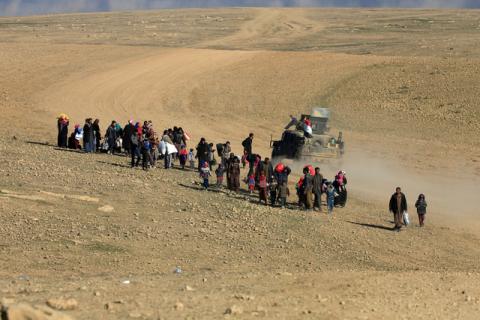 Displaced Iraqis flee their homes as Iraqi forces battle with Islamic State militants, in the district of Maamoun in western Mosul, Iraq, February 25, 2017. PHOTO BY REUTERS/Alaa Al-Marjani