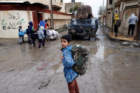 Displaced Iraqi people from the Bab al-Tob area in Mosul flee their homes to reach safer areas after clashes broke out as Iraqi forces battle with Islamic State militants in the city of Mosul, Iraq, March 16, 2017. PHOTO BY REUTERS/Youssef Boudlal