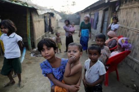 A Rohingya refugee girl carries a baby inside a refugee camp in Sitwe, in the state of Rakhine, Myanmar, March 4, 2017. PHOTO BY REUTERS/Soe Zeya Tun