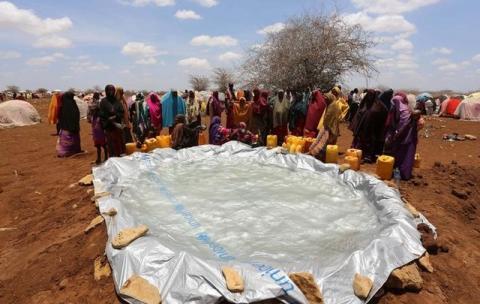 Internally displaced Somali women gather to collect water from a plastic pan after fleeing from drought stricken regions near a makeshift camp in Baidoa, west of Somalia's capital Mogadishu, March 26, 2017. PHOTO BY REUTERS/Feisal Omar