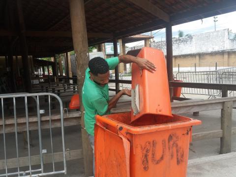 An inmate collects trash from the waiting area for people visiting their relatives at the Gericinó Complex, in Bangu, Rio de Janeiro, on February 17, 2019. PHOTO BY Thomson Reuters Foundation/Fabio Teixeira