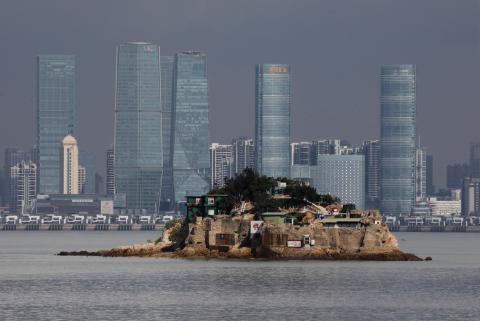 Shiyu, or Lion Islet, which is part of Kinmen county, one of Taiwan's offshore islands, is seen in front of China's Xiamen, on Lieyu island, Kinmen county, Taiwan, August 20, 2018. PHOTO BY REUTERS/Tyrone Siu