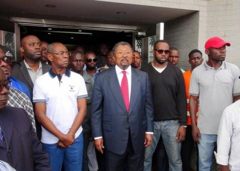 Gabonese opposition candidate Jean Ping greets supporters outside his campaign headquarters after proclaiming that he won the presidential election in Libreville, Gabon, August 28, 2016. PHOTO BY REUTERS/Gerauds Wilfried Obangome