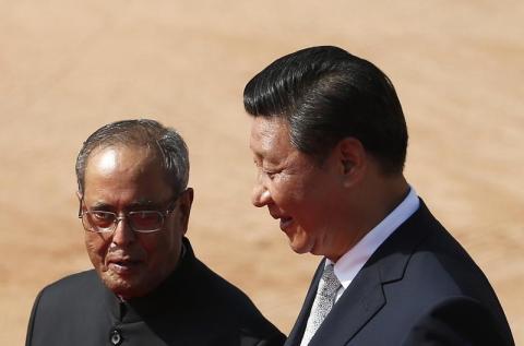 China's President Xi Jinping (R) speaks with his Indian counterpart Pranab Mukherjee during his ceremonial reception at the forecourt of India's Rashtrapati Bhavan presidential palace in New Delhi, September 18, 2014. PHOTO BY REUTERS/Ahmad Masood